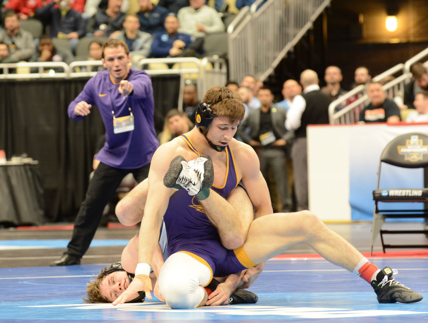 032219-ncaa-foster-schwab